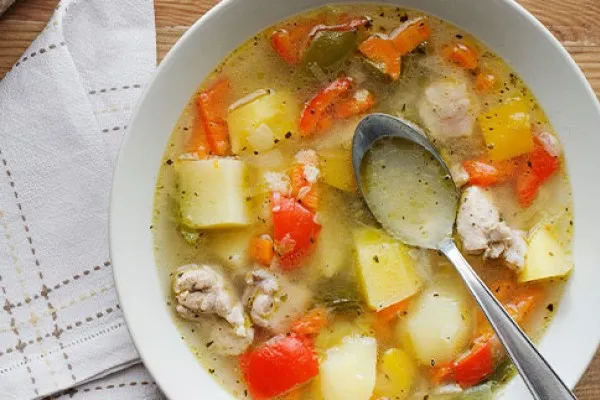 Быстрый куриный суп с овощами