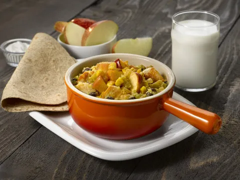 Чили с яблоками и кукурузой