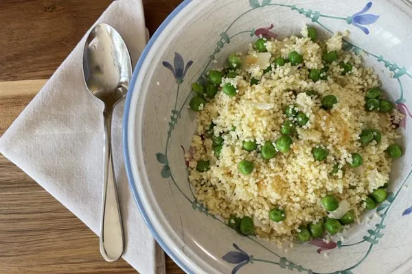 Кускус с горошком и луком