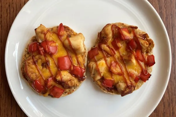 Пицца с курицей барбекю