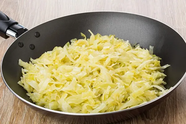 Тушёная капуста на сковороде