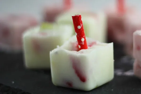 Йогуртовое мороженое с клубникой и киви